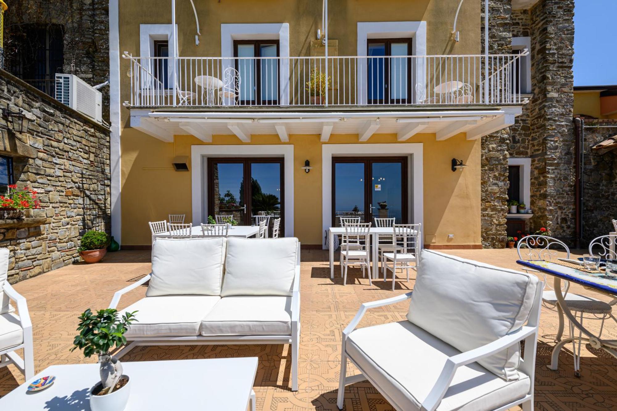 Отель Palazzo Gargano Prignano Cilento Экстерьер фото